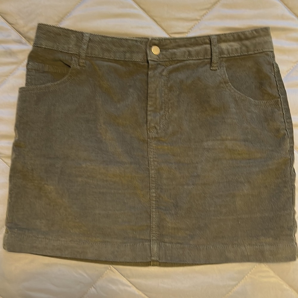 BDG Corduroy Hunter Green miniskirt, Sz 2, NWT